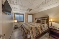 luxury log home mins from Lake George, w/ heated salt water pool!