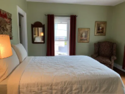 Lady Viola - Victorian w/ Balcony Hot Tub Hotels in Cobleskill