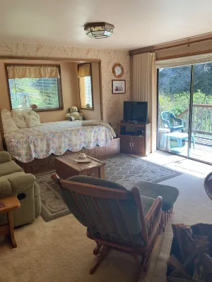 Riverfront Beach House Rental - Wifi