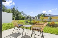 Modern 3-Bedroom Tampa Retreat Hotels in Egypt Lake-Leto