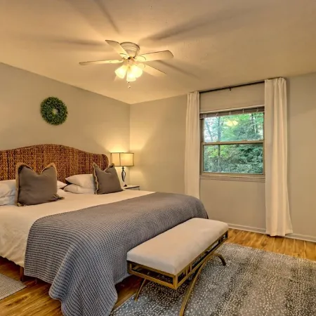 Creekside Hideaway: Private ,Sky Valley – Golf & Clubhouse Very Close