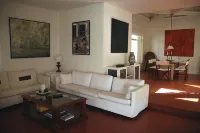 Los Helechos, Charming villa, pool with hydromassage and a large covered terrace