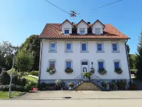 Ferienwohnung Albglück Hirlinger トローヒテルフィンゲンのホテル