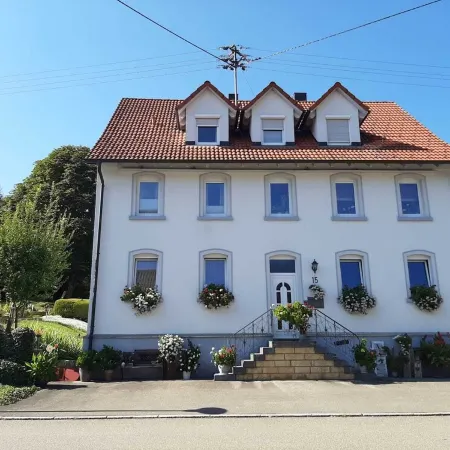 Ferienwohnung Albglück Hirlinger Отели в г. Трохтельфинген