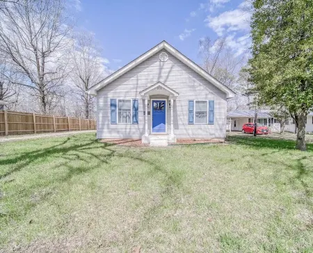 Cozy Cottage on Historic Route 66, Minutes Away from Wineries & Restaurants.