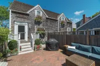 Beautiful 4 BR, 2 BA home a block fr Harbor, World Class dining