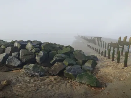 Stylish & Cosy Home Located in Bracklesham Bay - 8 Minute Walk to the Beach Отели рядом с достопримечательностью «Университет Чичестер»