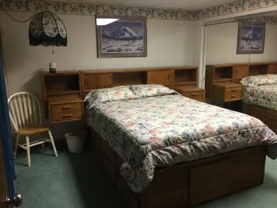 private entrance 1 bedroom/bath by airport & shopping Fairbanks with WiFi