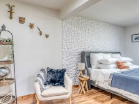 Lake View Luxury - Paddle boards - Firepit - Fish, Hike, Ski. Montana Paradise! 萊克賽德酒店