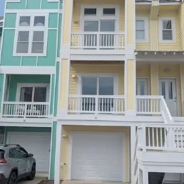 Newly Renovated Bermuda Bay Townhome