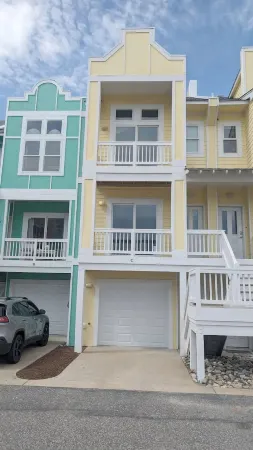 Newly Renovated Bermuda Bay Townhome