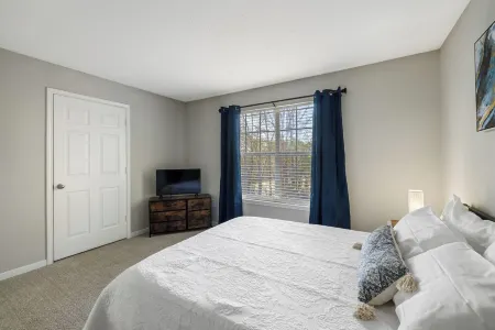 Bright 3Br by  Uga, Near DT and Georgia Museum of Art, Urban Oasis Отели в г. Атенс