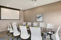 Embassy Suites by Hilton Montreal Airport Hotel a Pointe Claire