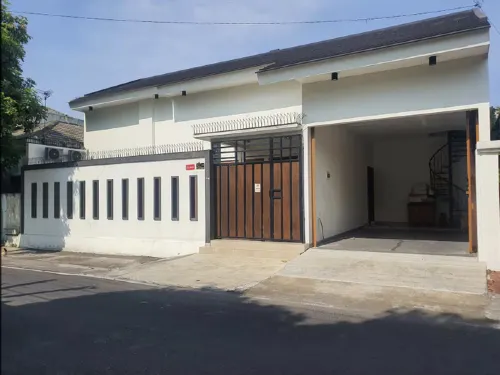 House in Surakarta Hoteles en Laweyan