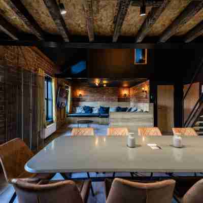 The Loft Sasco Apartments Dining/Meeting Rooms