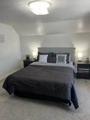 3Br by Menominee Park • Firepit • Gazebo • Walk to Lake & Zoo Reetz Softball Complex附近的飯店