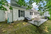 Beach Bum Getaway in York, ME - Boutique