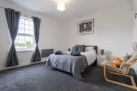 Lovely Lawns Lane Hotels near Hemsworth Water Park