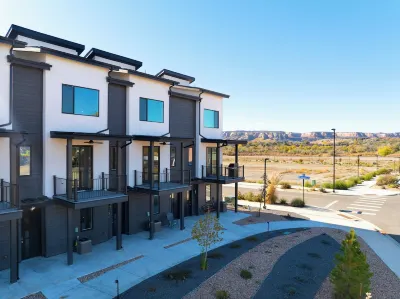 Charming townhome w/direct access to River Trail, Las Colonias and Downtown GJ!