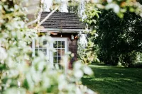 Enchanting cottage perfect for a romantic getaway 키와니스 스프레이 파크 주변 호텔