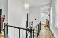 The Smith Victorian 2BR Brownstone Apartment - 4-Star