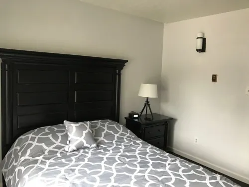 Price Reduction! Spotless Modern Condo, Everything new! Close to slopes!