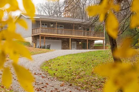 Beautiful, Stylish 3Br Near Mohican & Pleasant Hill Lake!