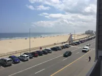 Spectacular Views From Beachfront Condo -  Privatzimmer