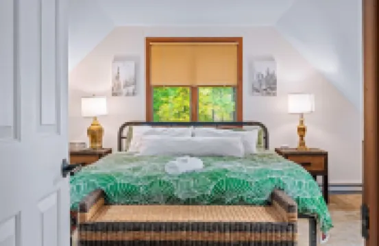 Lakefront Life — Hot Tub, Motorboat, Fire Pit, Ski & Golf