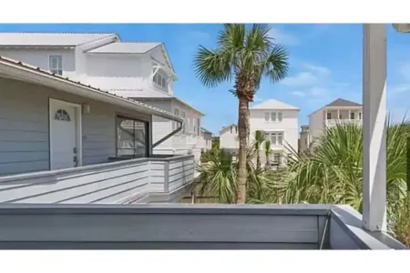 Newly Renovated Cozy Condo, 3 Minute walk to the Beach Отели в г. Мирамар-Бич