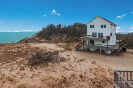 Spruce at Lake Bluff Preserve-Lake Michigan Views-Sleeps 20