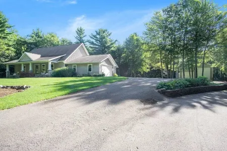 Luxury Getaway. 5 Br, 3BA, 3500 sq. Ft., 2 Acres. Sleeps16.