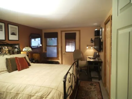 Two bedroom condo near to everything Ptown has to offer Отели рядом с достопримечательностью «Рейс Пойнт Бич»