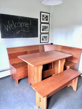 Swimming Hotspot, Family Friendly, 1 block to local shops