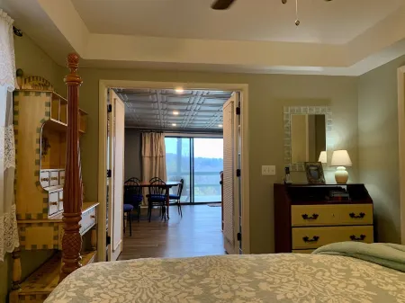 Cozy Mountain Retreat! Lake & Mountain Views, Pet friendly! Fiber internet!!