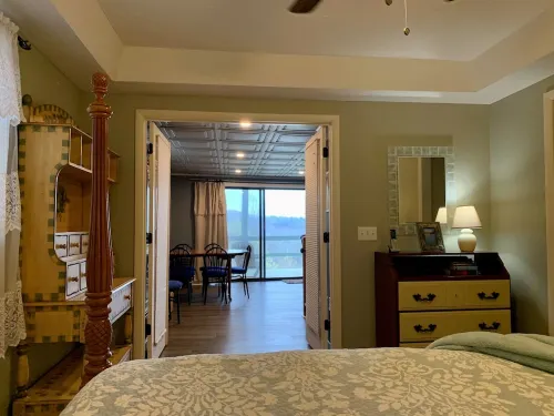 Cozy Mountain Retreat! Lake & Mountain Views, Pet friendly! Fiber internet!!