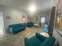 Toughnut Blue - Downtown Tombstone Historic District - 1 Block to All the Action Hotels in Tombstone