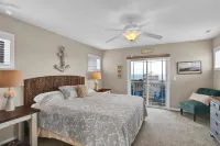 Linens included - Amazing Views, Steps to Beach, Elevator and Fenced Yard