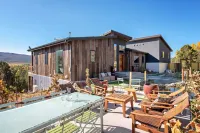 Exquisite Modern Home With Koi Pond, Hot Tub, Near Basalt & 25 Min to Aspen!