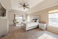 BIG home with hot tub, sleeps 10 guests