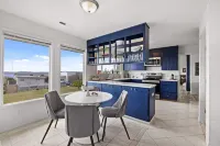 EV Charger-Spacious! Peek-a-Boo Water View+Game Room - Pool Table