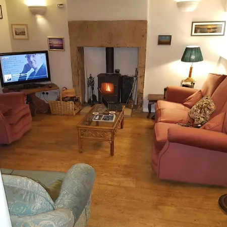 Beautiful 2 bedroomed stone cottage in the centre of Crich