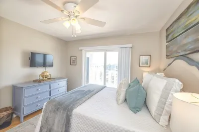 Southern Exposure-Next to Johnnie Mercers Pier, Ocean View, Updated Condo Hotels near Wrightsville Beach Marina
