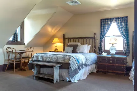 Sheridan Inn, B/W Signature Collection