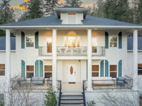 Large Groups Welcome! 4100sq feet! Giant hot tub, game room, views!