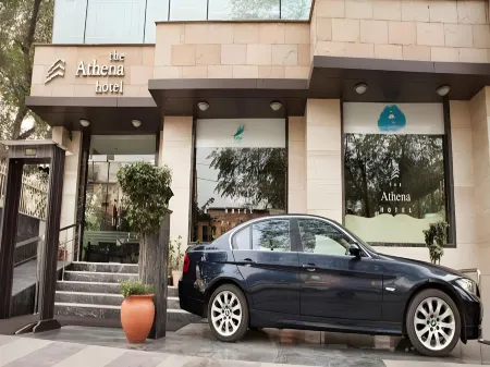 Hotel Athena Отели рядом со станцией Nizamuddin Railway Station
