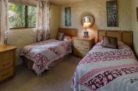 OCEANFRONT - TWO OCEANVIEW  bedrooms - 20 feet from water - Kanai a Nalu 401