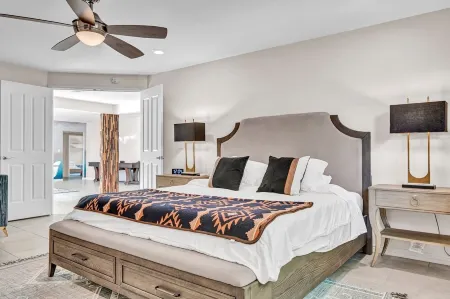 The Desert Trailhead Retreat Phoenix with Pool Отели рядом с достопримечательностью «Пистева Пик»