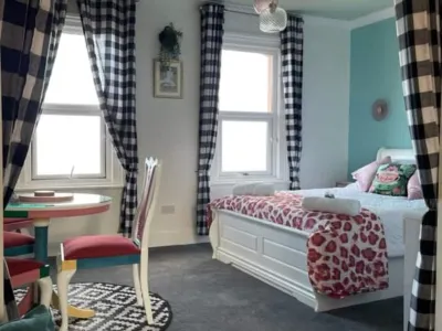 "The Parlour" Seafront Apartment