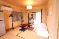 RED HELMET House＆Sports Bar Hiroshima - بار